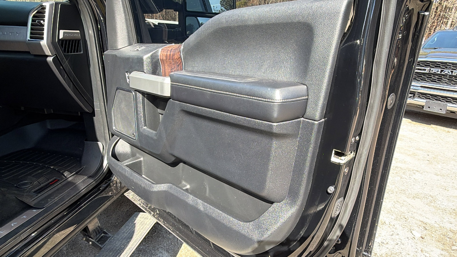 Used 2017 Ford F250 Platinum w/ Platinum Ultimate Package image 17