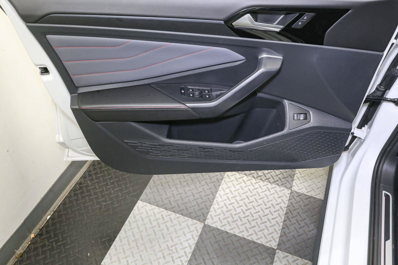 Certified 2025 Volkswagen Jetta GLI Autobahn FWD image 40