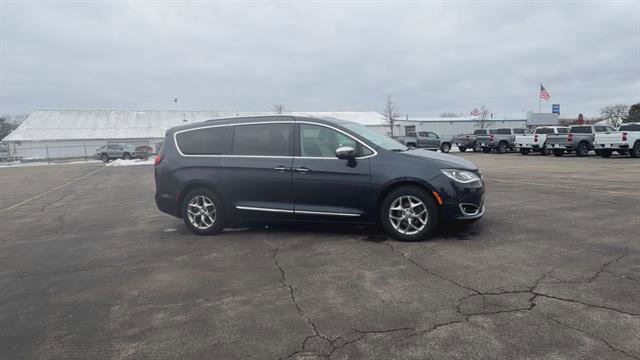 Used 2019 Chrysler Pacifica Limited image 2