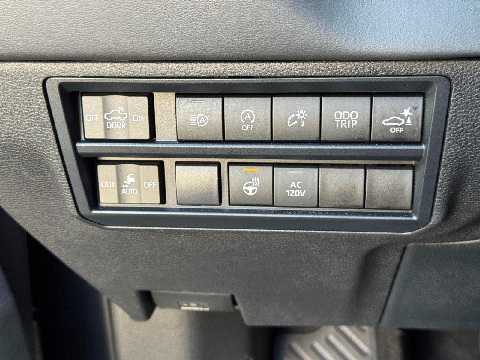Used 2022 Toyota Tundra Platinum w/ Advanced Package AWD/4WD image 18