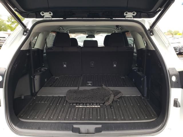 Used 2023 Toyota Highlander LE image 5