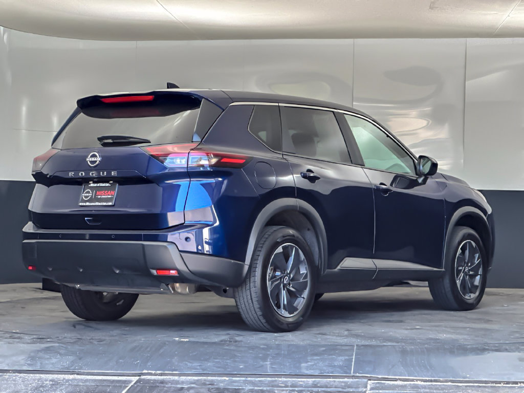 Used 2025 Nissan Rogue SV FWD image 3