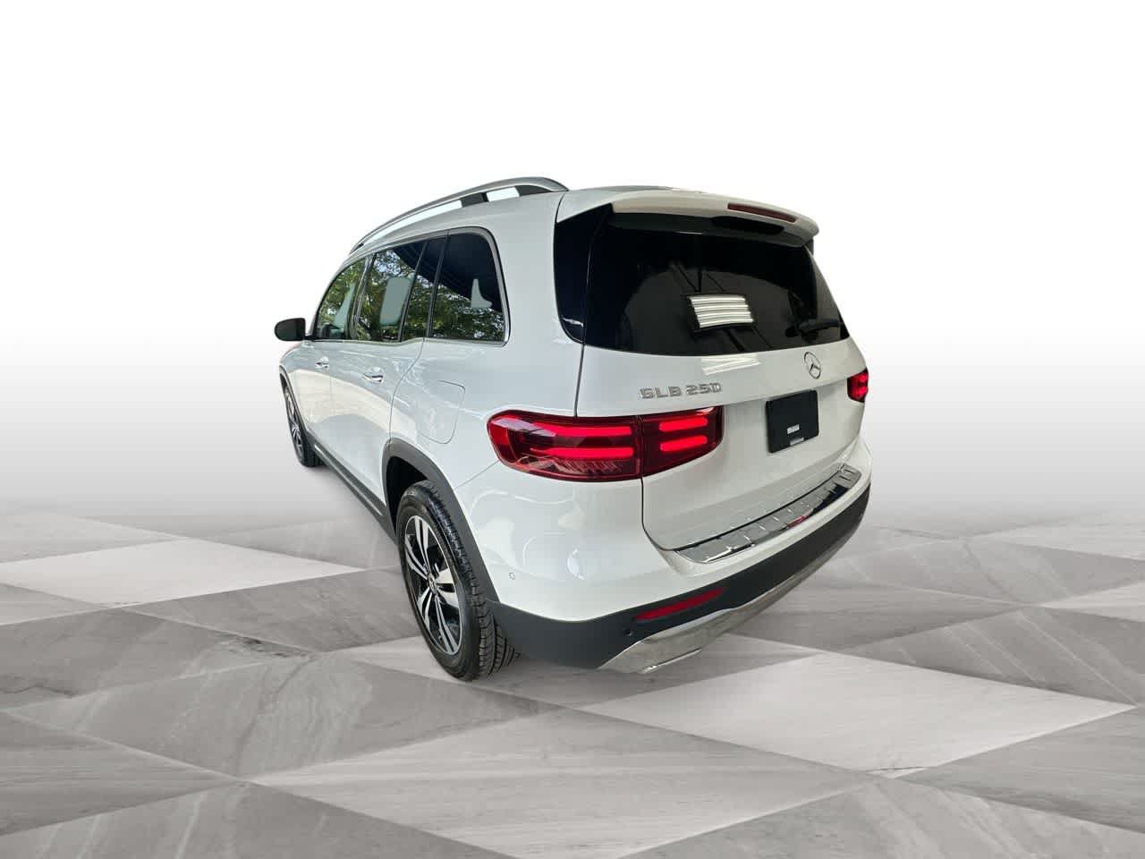 Used 2025 Mercedes-Benz GLB 250 image 6