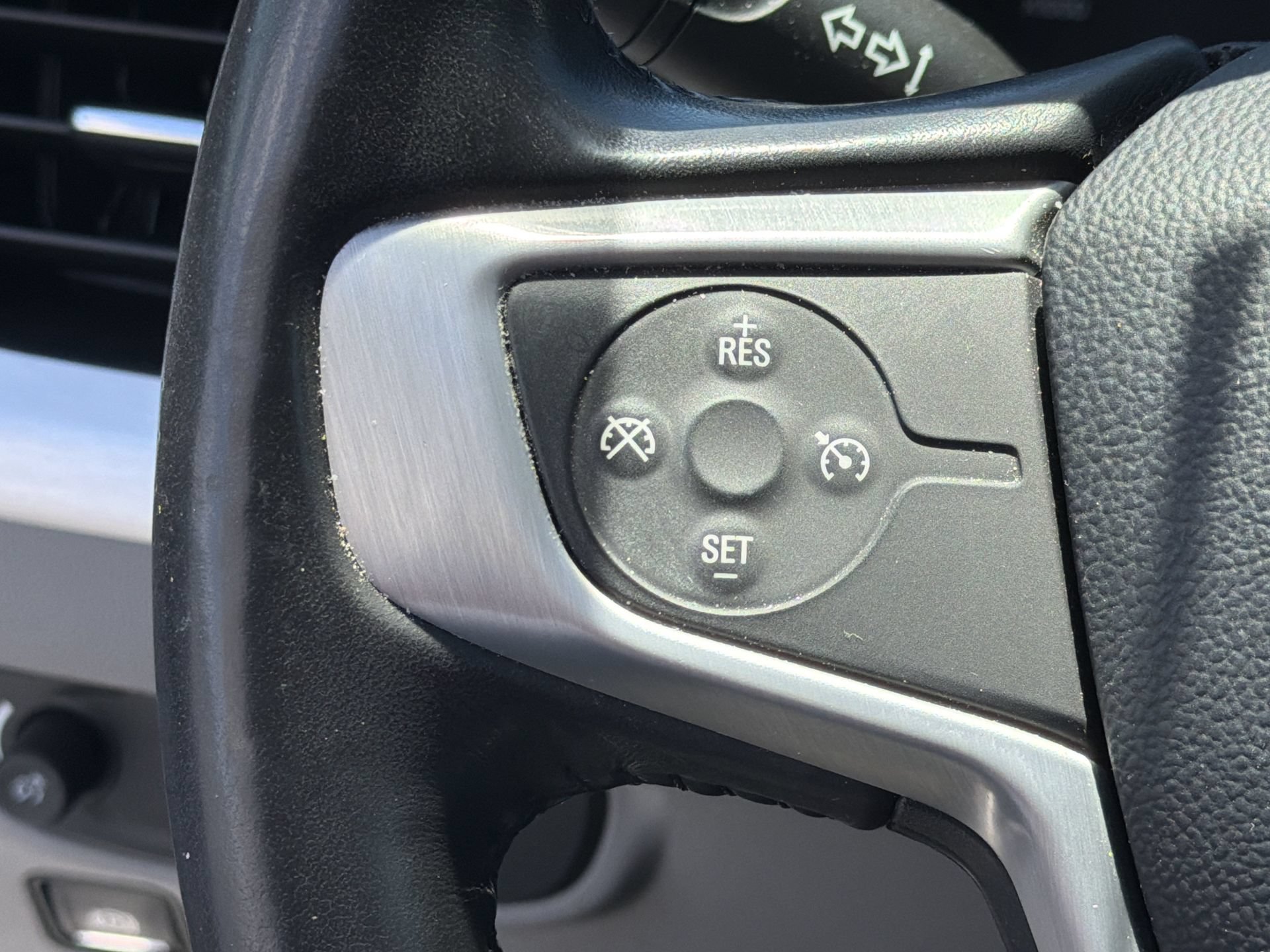Used 2019 GMC Terrain SLE w/ Driver Convenience Package FWD image 9