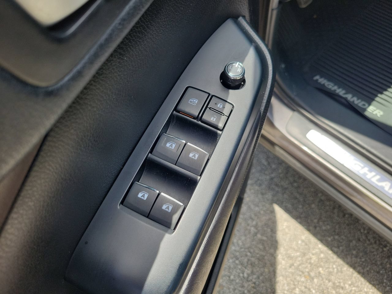 Used 2019 Toyota Highlander Limited AWD/4WD image 15