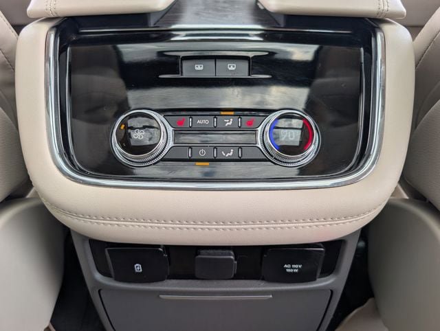 Used 2021 Lincoln Navigator Reserve w/ Luxury Package RWD image 32