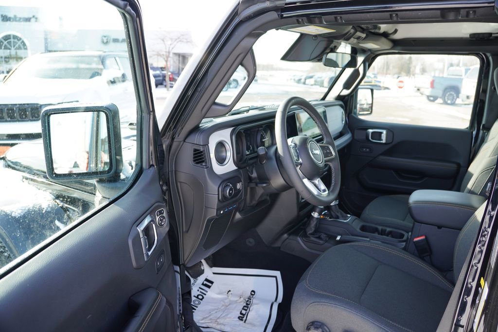 Certified 2025 Jeep Wrangler Unlimited Sahara w/ Safety Group image 14