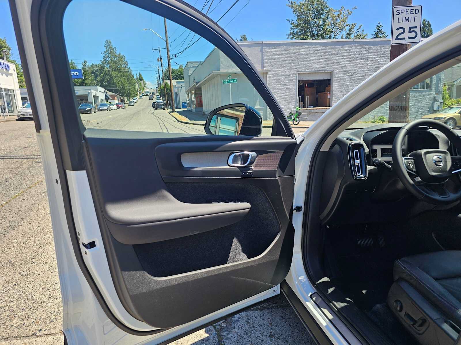 Certified 2023 Volvo XC40 B5 Plus w/ Protection Package Premier AWD/4WD image 20