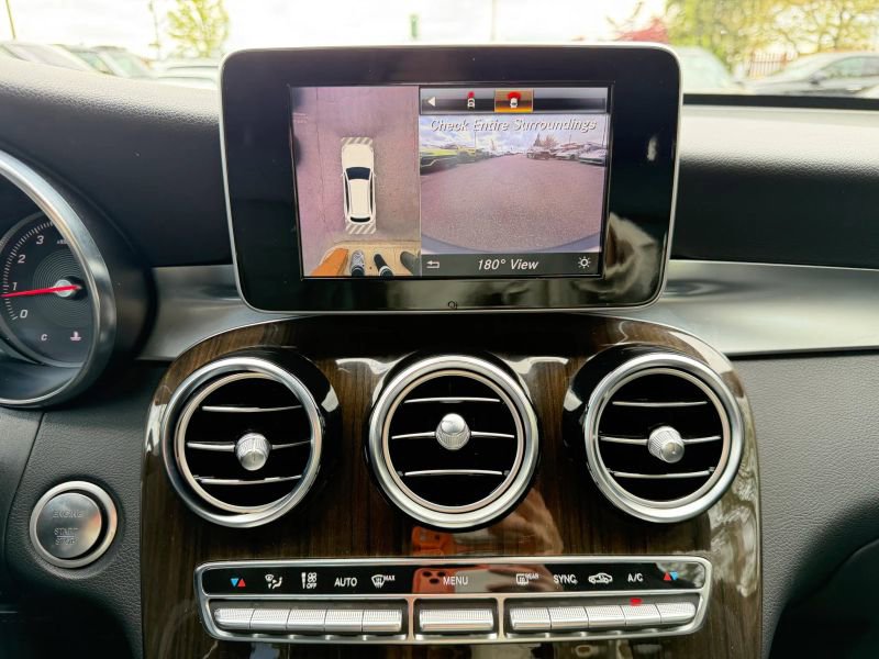 Used 2019 Mercedes-Benz GLC 300 4MATIC image 22