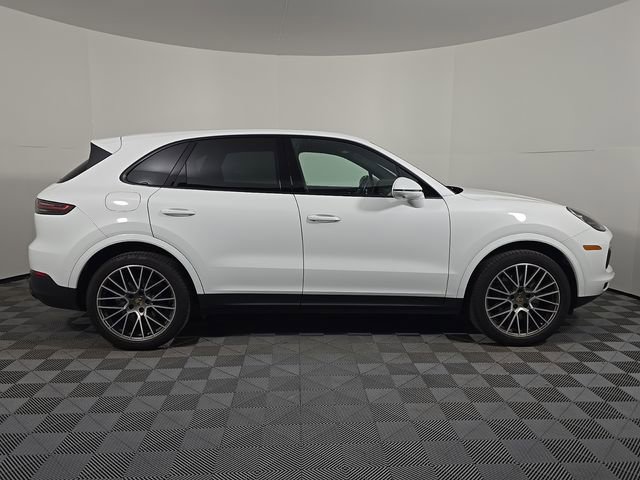 Certified 2023 Porsche Cayenne Platinum Edition image 8