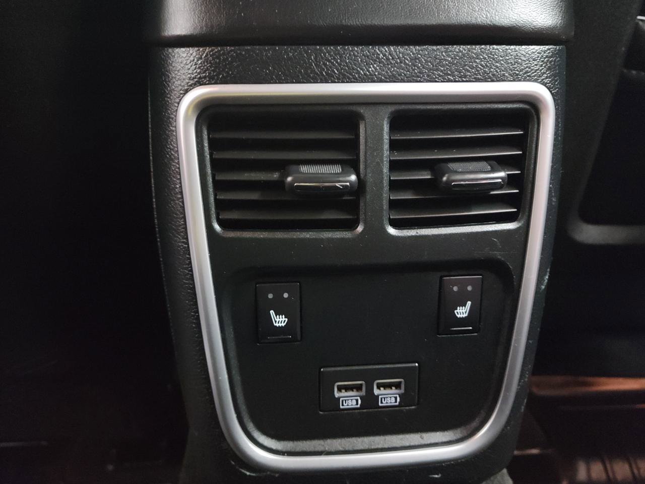 Used 2015 Dodge Charger SXT w/ AWD Premium Group image 19