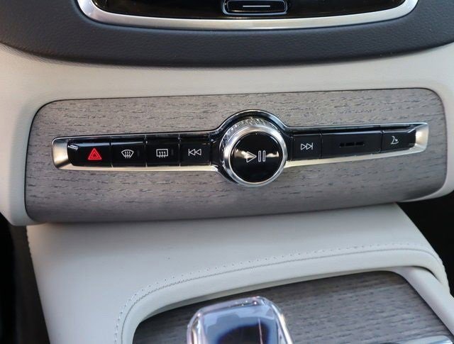 New 2024 Volvo XC90 T8 Ultimate w/ Protection Package Premier image 14