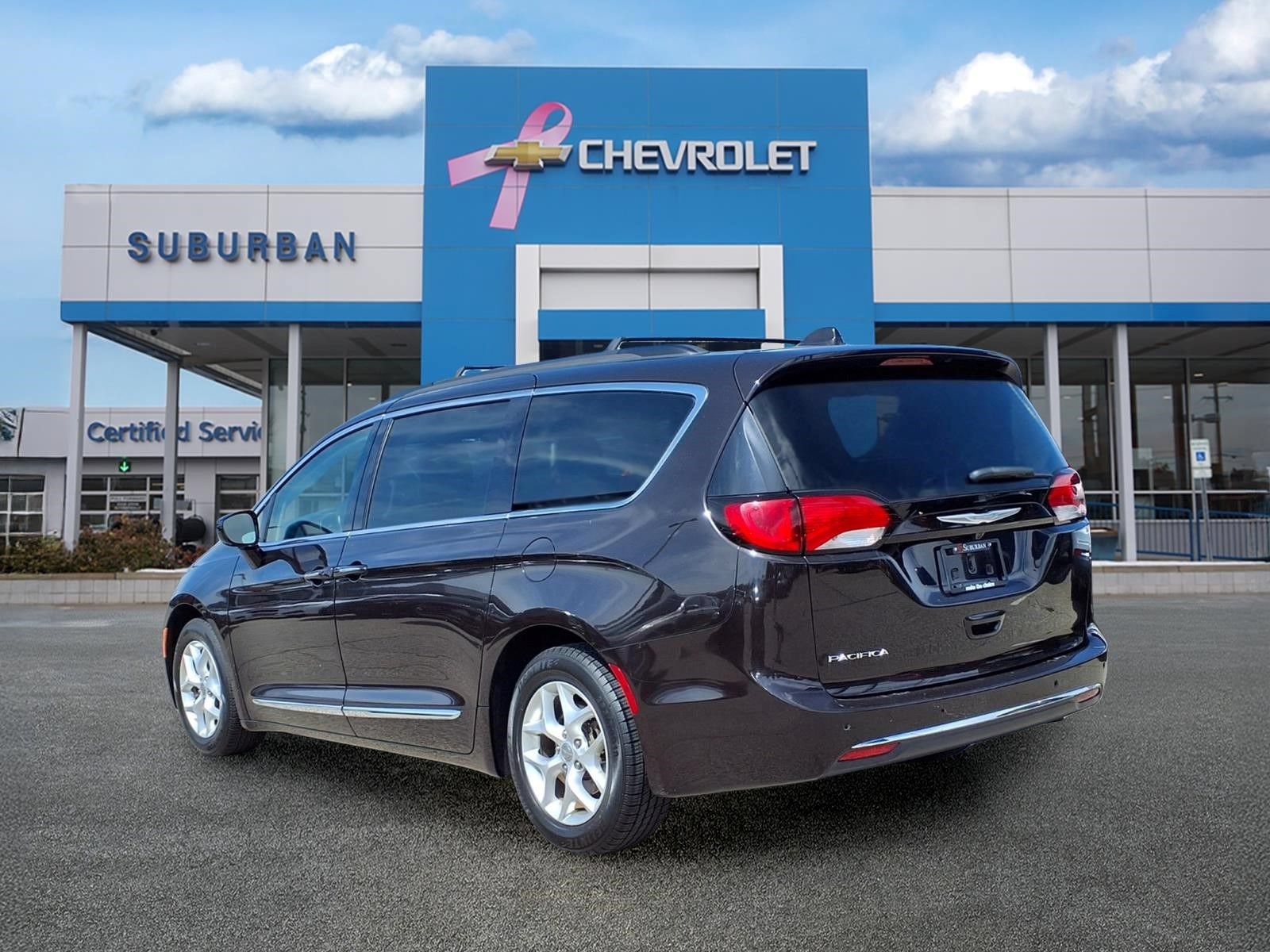 Used 2017 Chrysler Pacifica Touring-L w/ Tire & Wheel Group FWD image 6