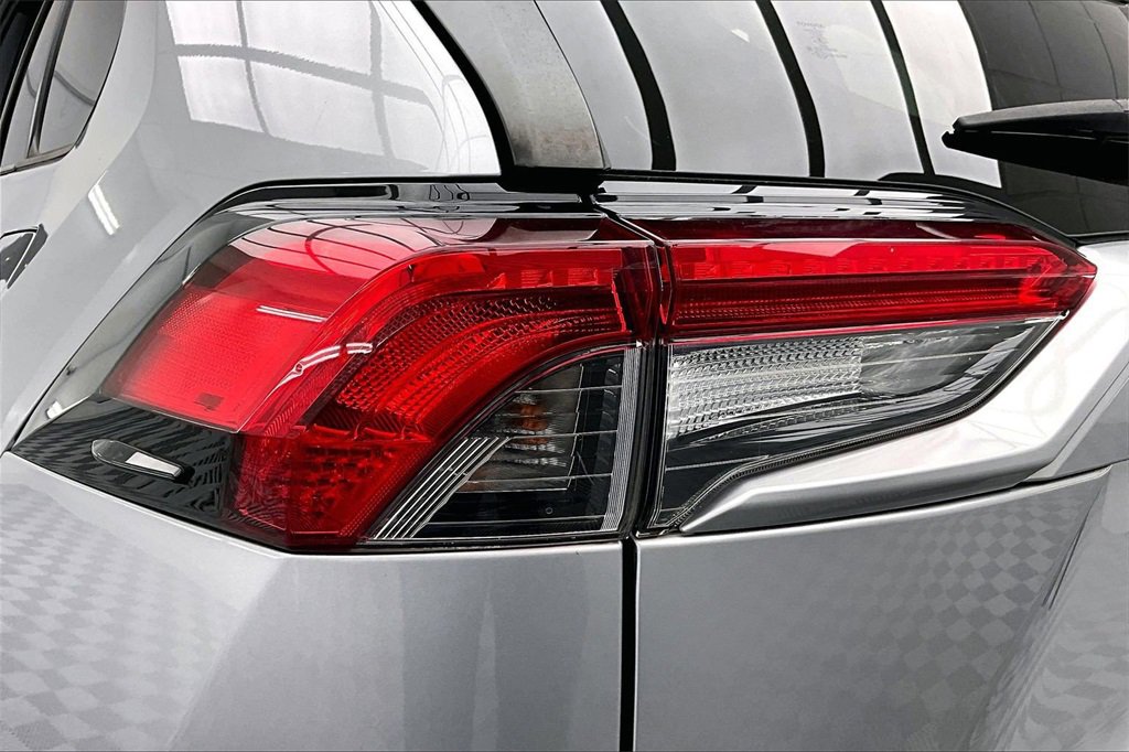 Used 2019 Toyota RAV4 LE image 30