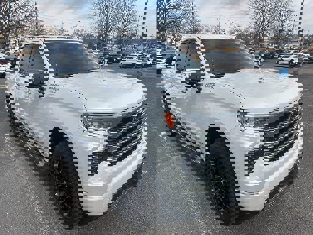 Used 2024 Chevrolet Silverado 1500 High Country w/ High Country Premium Package image 2