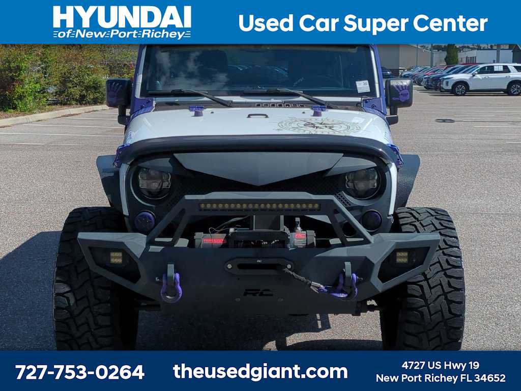 Used 2014 Jeep Wrangler Unlimited Sahara w/ Dual Top Group AWD/4WD image 8