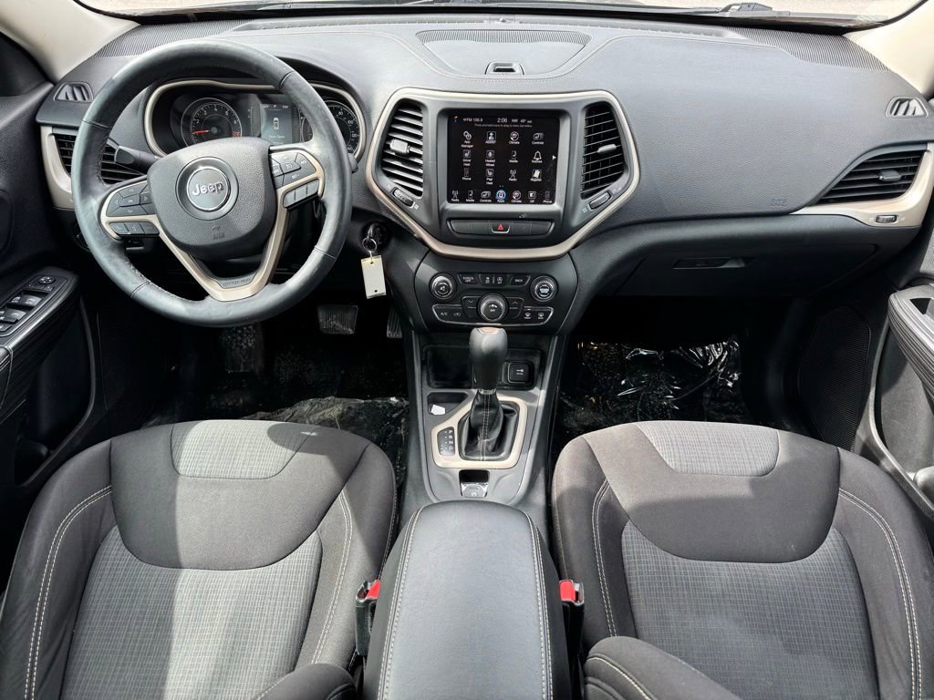 Used 2015 Jeep Cherokee Latitude w/ Cold Weather Group image 12