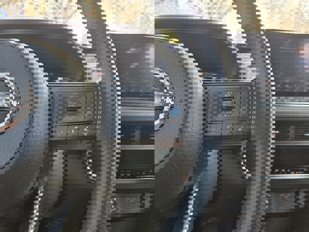 Used 2023 Nissan Rogue SV image 18