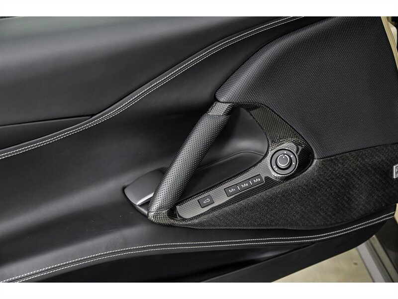 Used 2019 Ferrari 812 Superfast RWD image 17