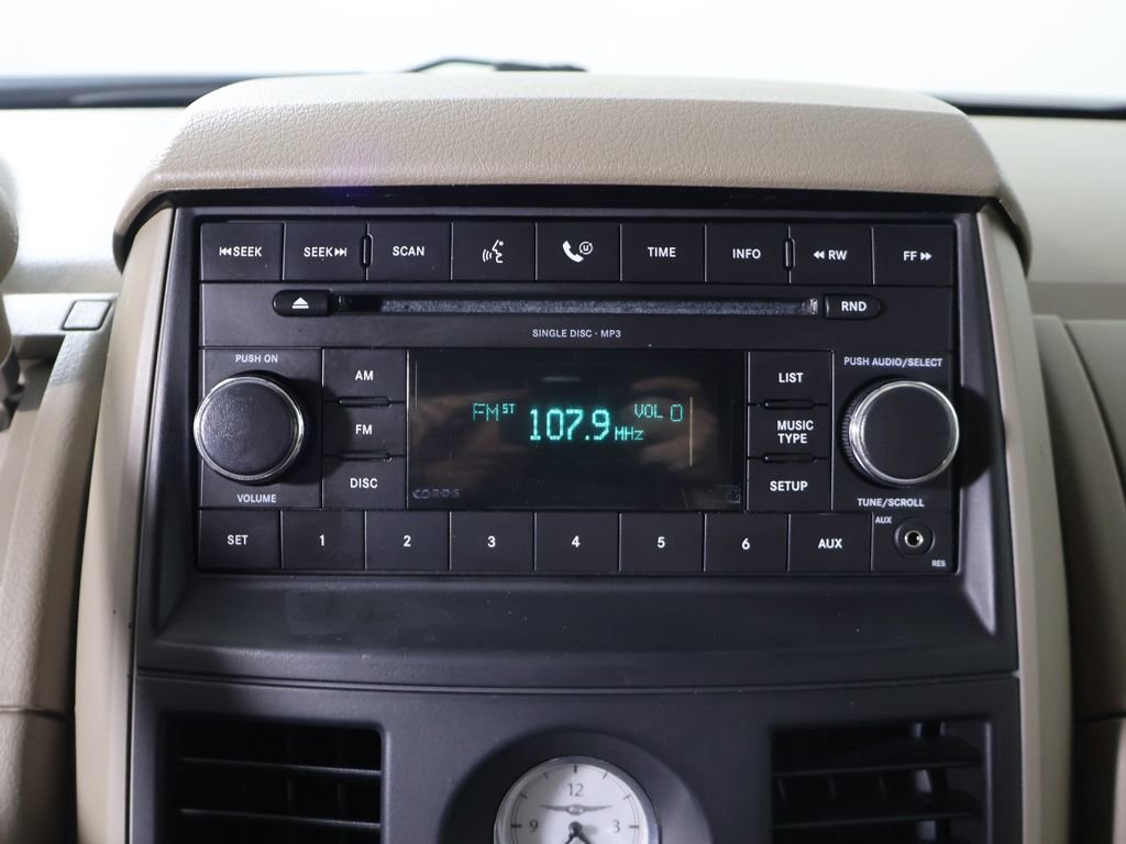 Used 2008 Chrysler Town & Country LX image 34