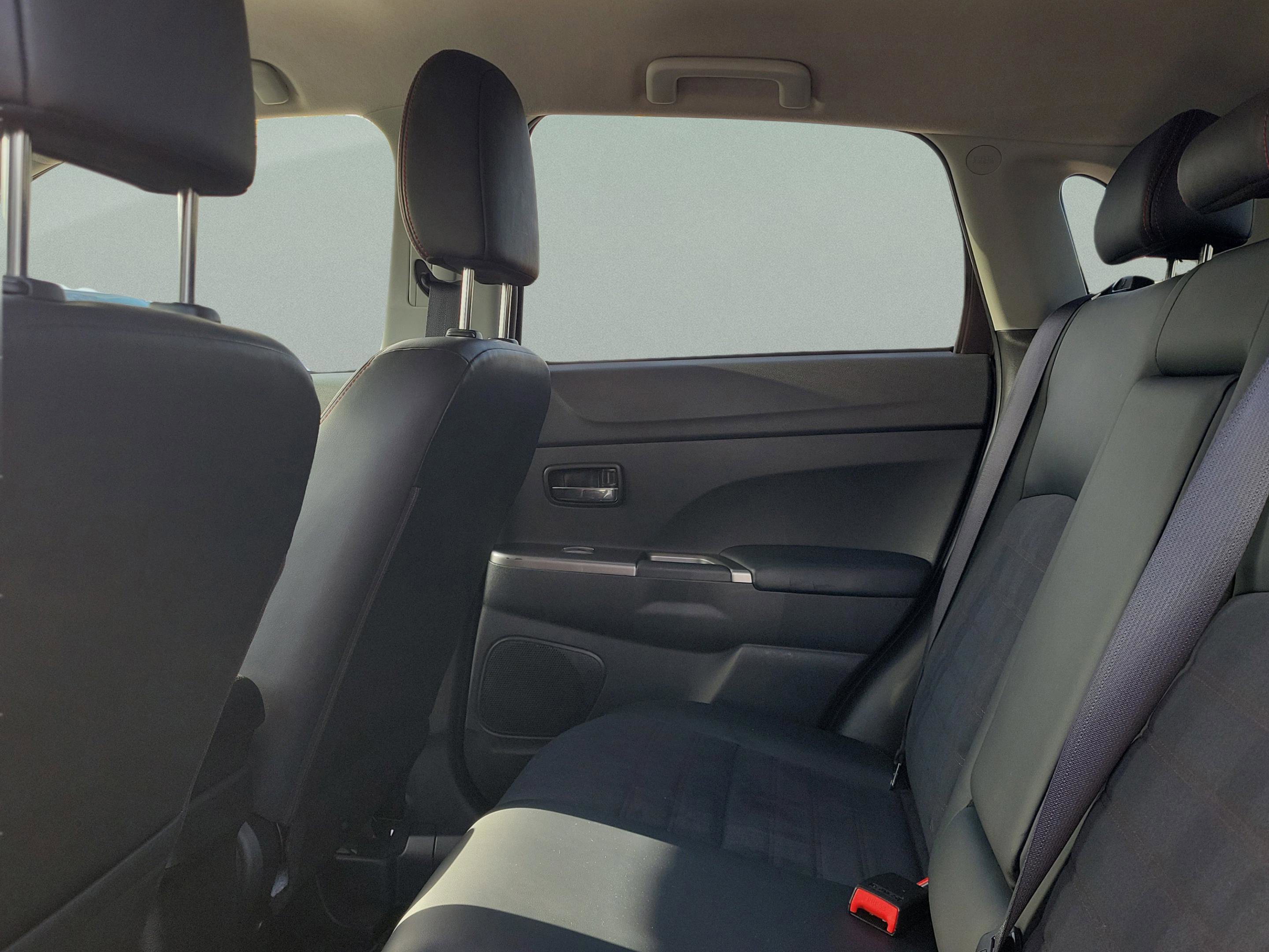 Used 2024 Mitsubishi Outlander Sport SE image 8