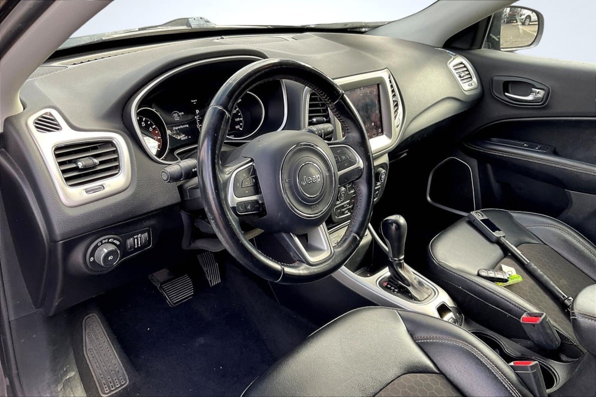 Used 2019 Jeep Compass Latitude w/ Popular Equipment Group FWD image 14