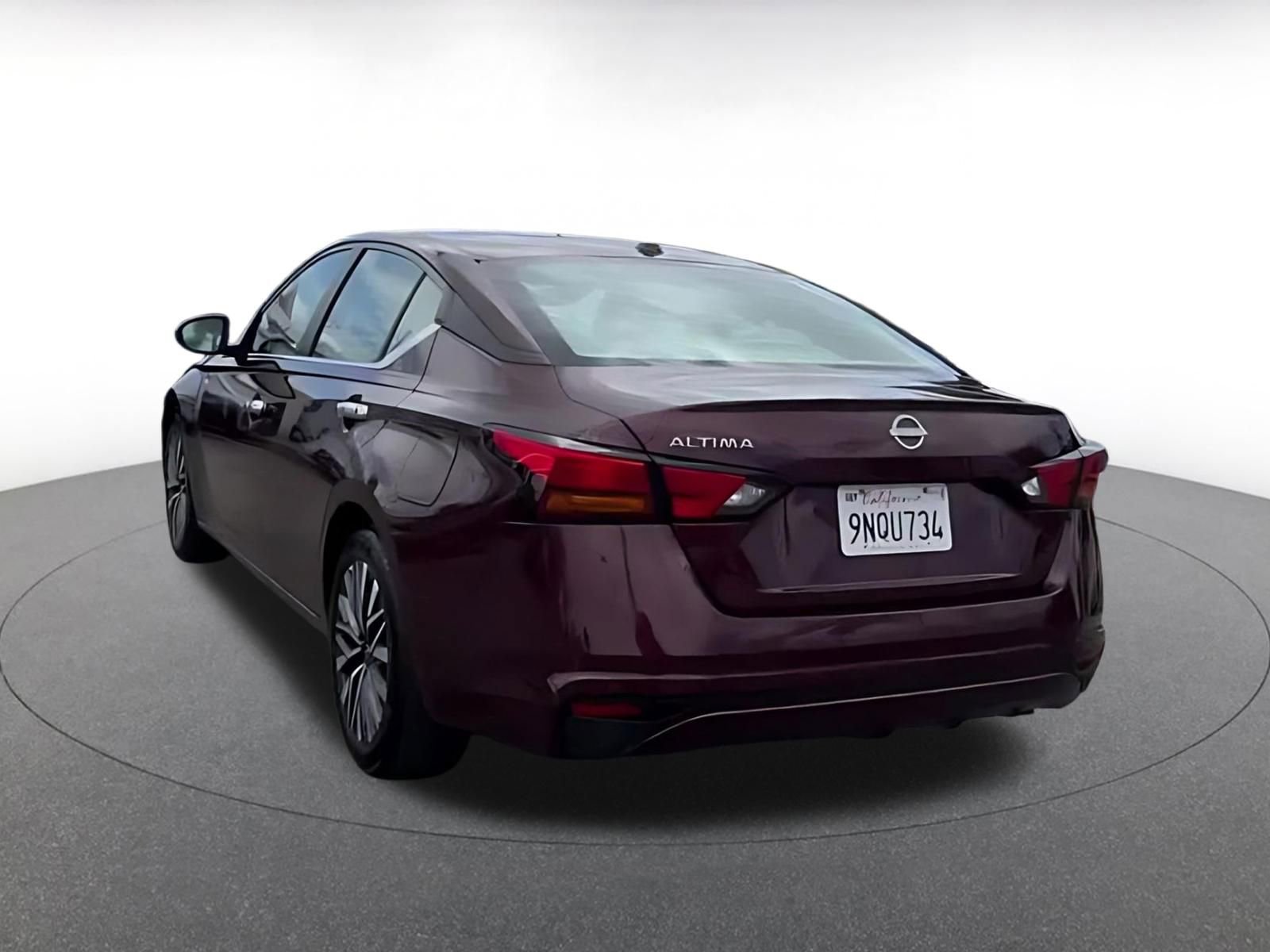 Used 2025 Nissan Altima 2.5 SV FWD image 11