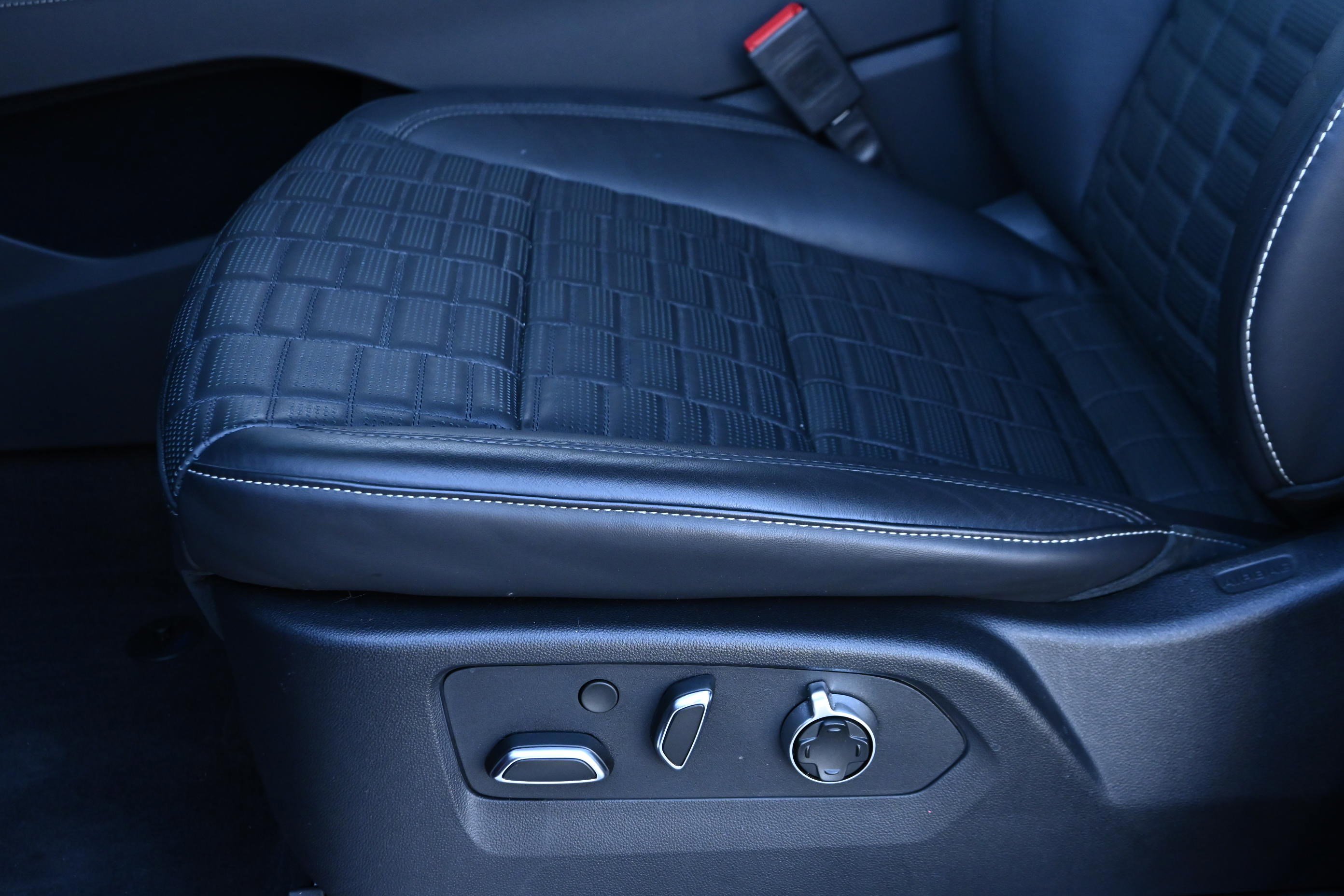 Used 2025 Cadillac Escalade Sport Platinum image 33