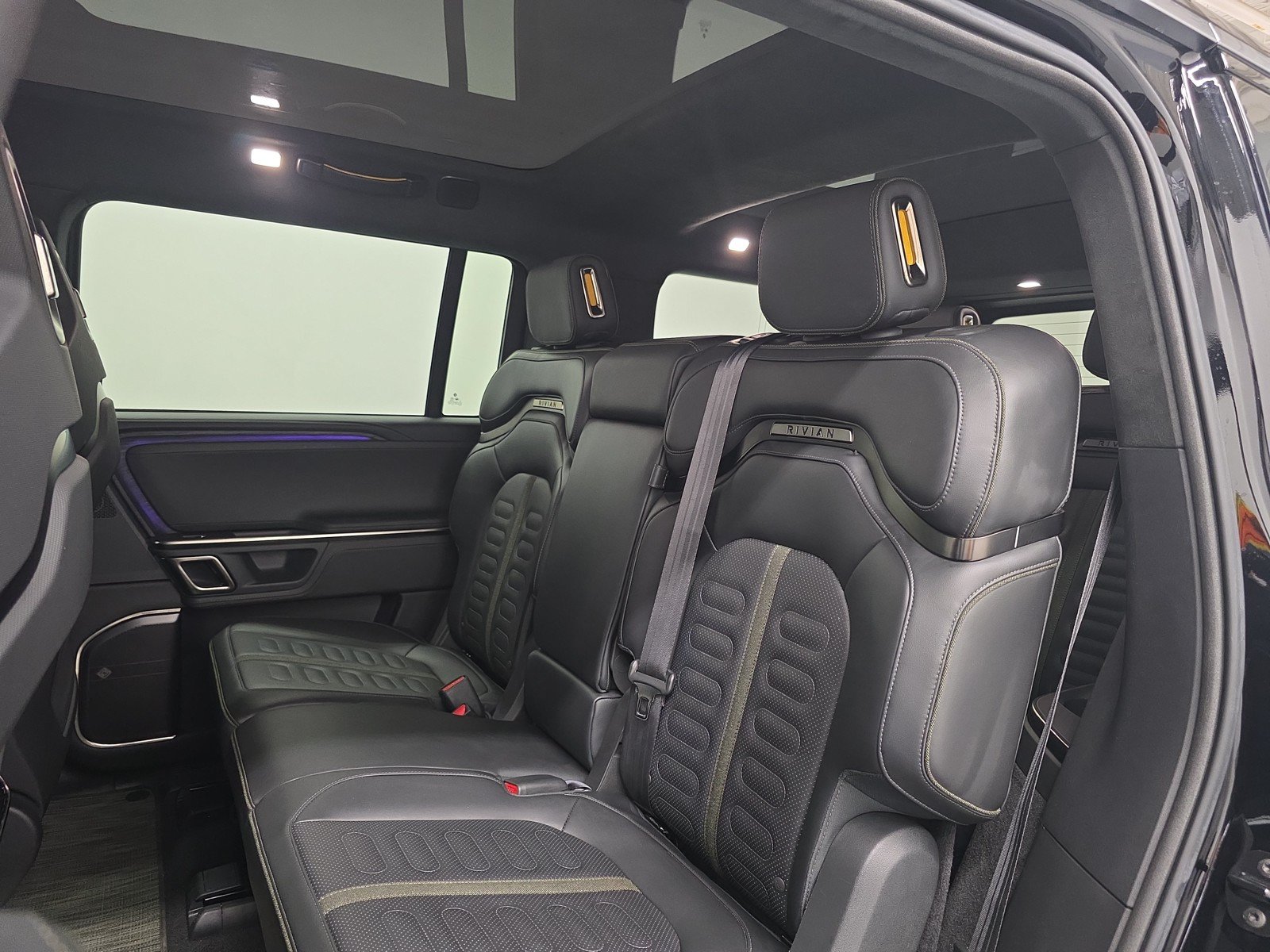 Used 2024 Rivian R1S Adventure AWD/4WD image 21