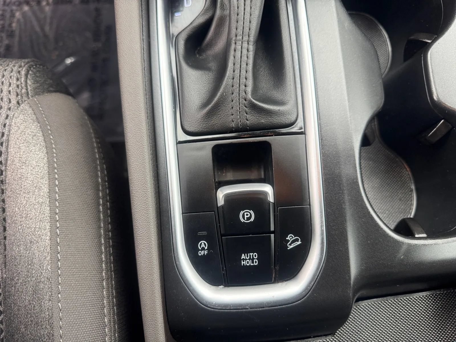 Used 2020 Hyundai Santa Fe SE AWD/4WD image 25