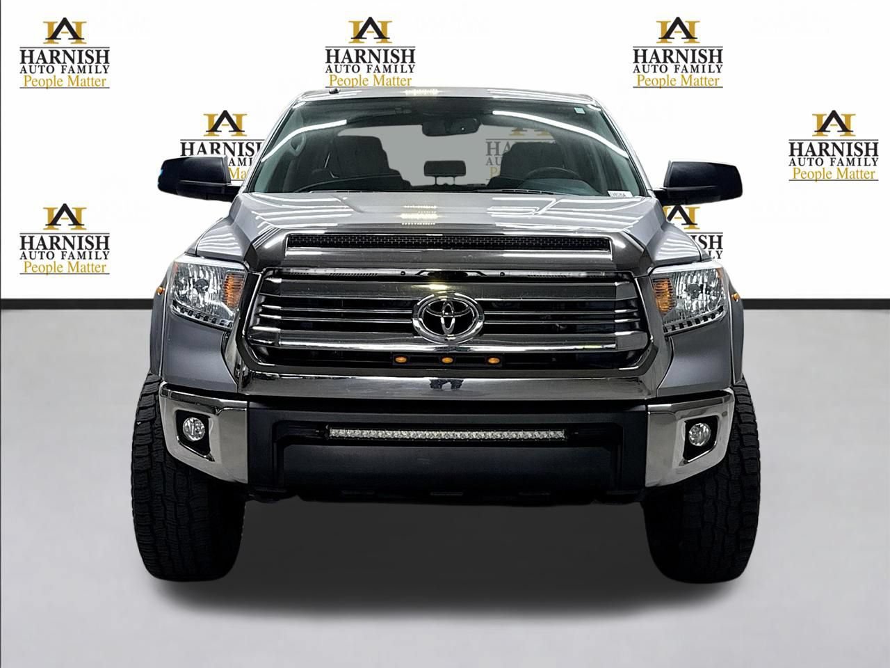 Used 2017 Toyota Tundra SR5 w/ SR5 Upgrade Package AWD/4WD image 2