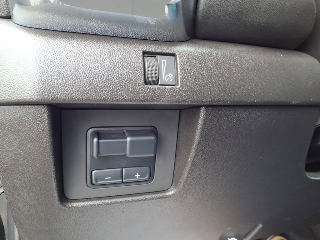 Used 2024 GMC Canyon Elevation w/ Elevation Premium Package image 16