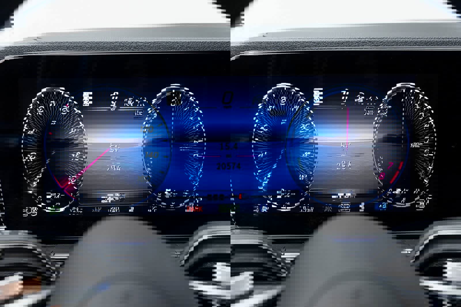 Used 2025 Mercedes-Benz GLE 450e 4MATIC w/ Driver Assistance Package image 18