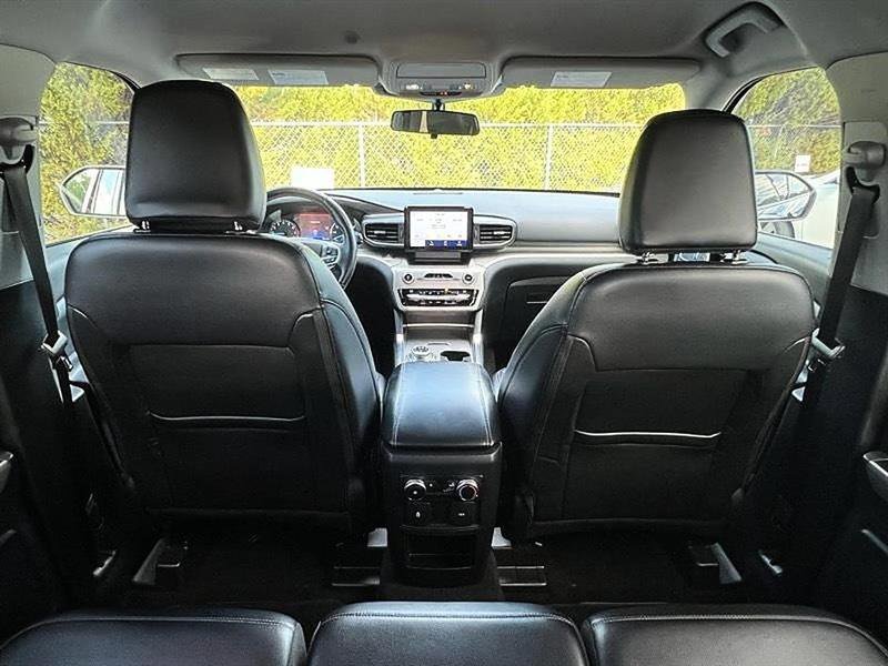 Used 2021 Ford Explorer XLT w/ Equipment Group 202A RWD image 39
