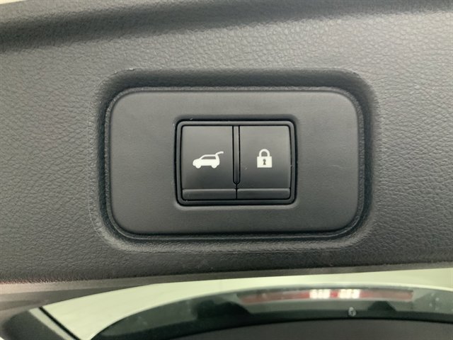 Used 2023 Nissan Pathfinder Platinum image 9