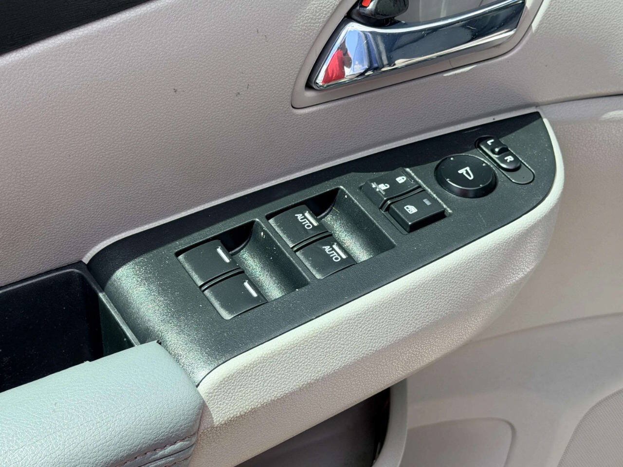 Used 2015 Honda Odyssey LX image 15