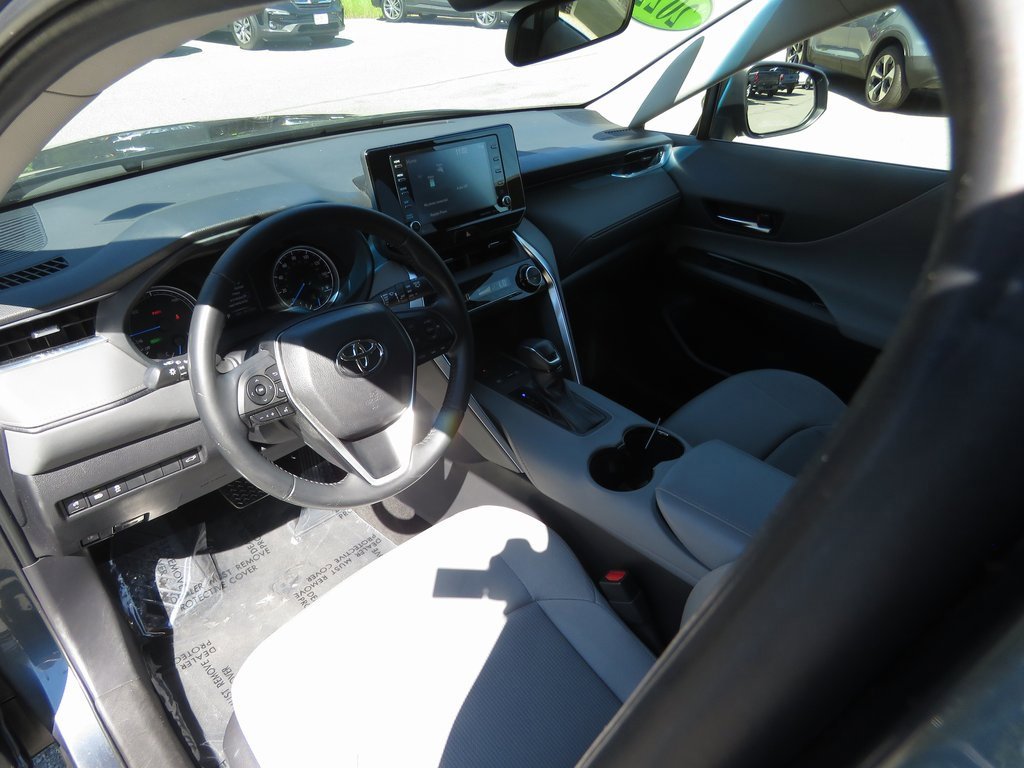 Used 2022 Toyota Venza LE image 12