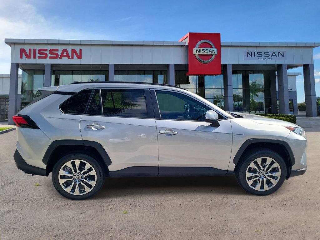 Used 2019 Toyota RAV4 Limited w/ Cold Weather Package FWD image 3