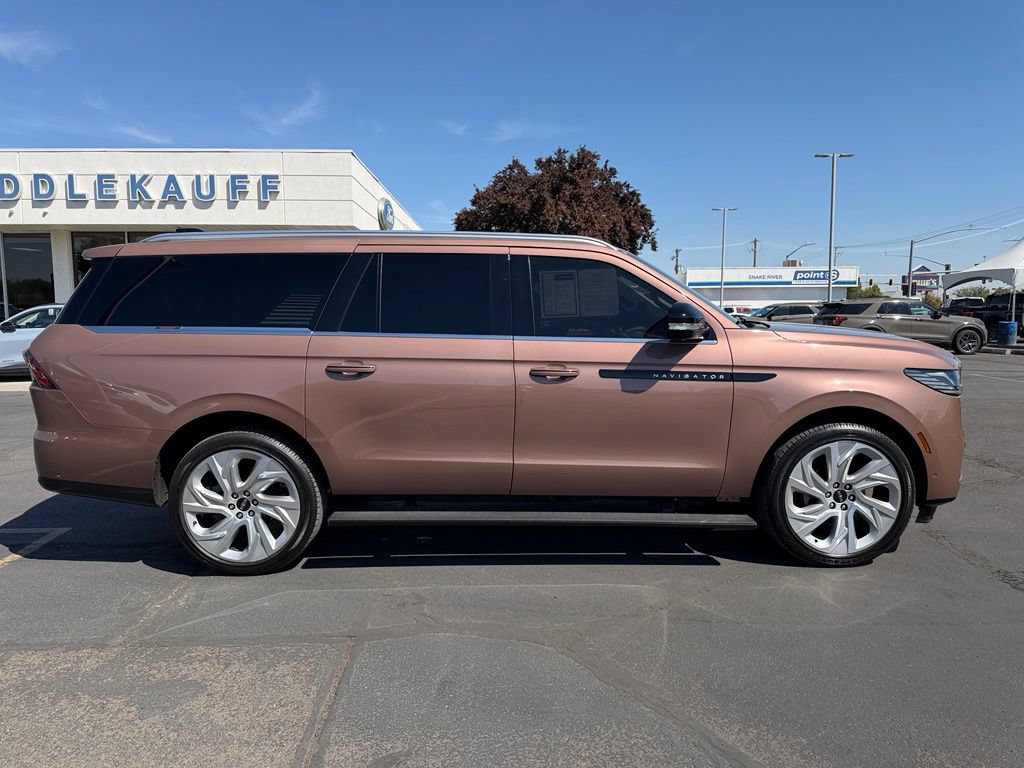 Used 2025 Lincoln Navigator L Black Label AWD/4WD image 2