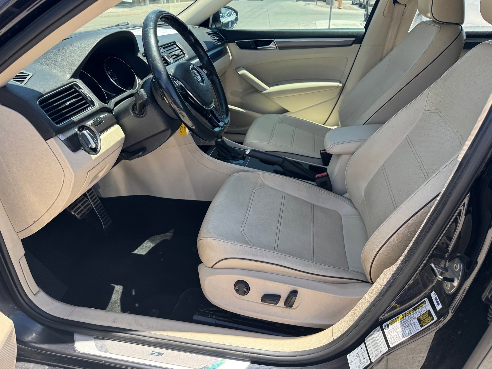 Used 2017 Volkswagen Passat 1.8T R-Line w/ R-Line Lighting Package FWD image 10