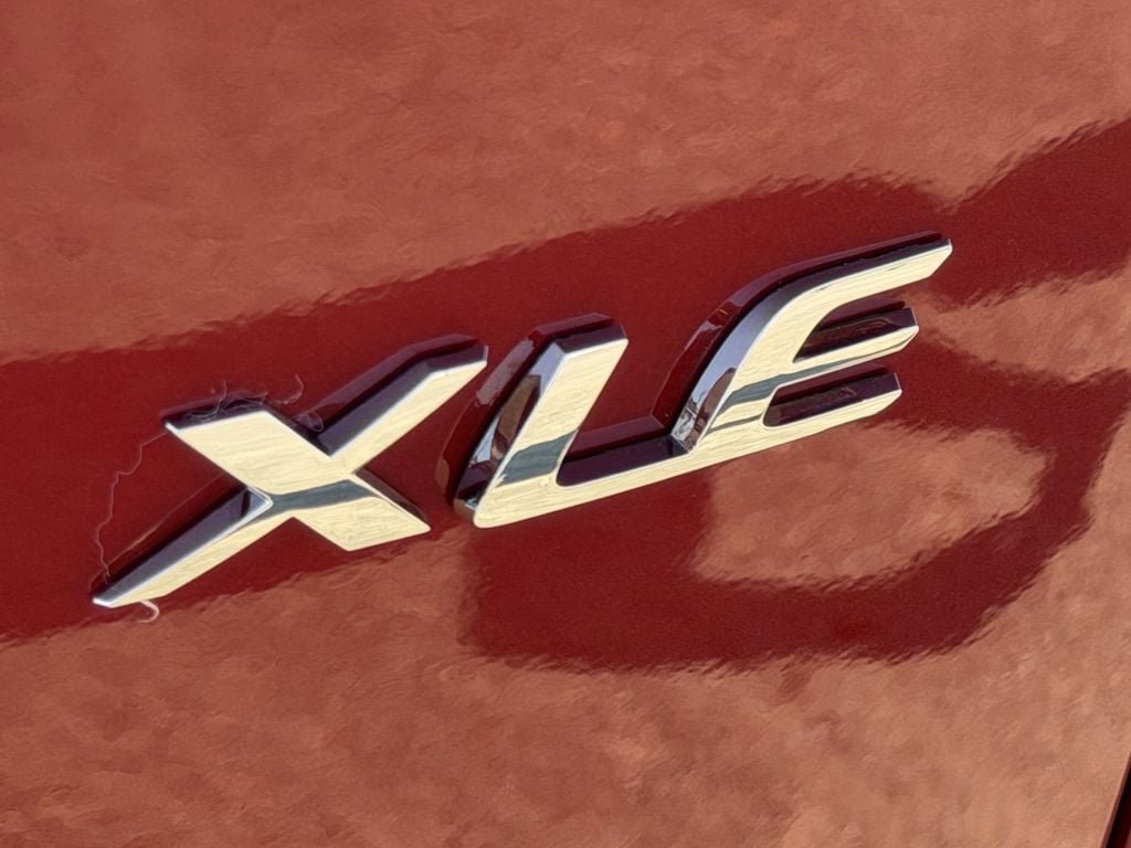 Used 2024 Toyota Corolla Cross XLE FWD image 11