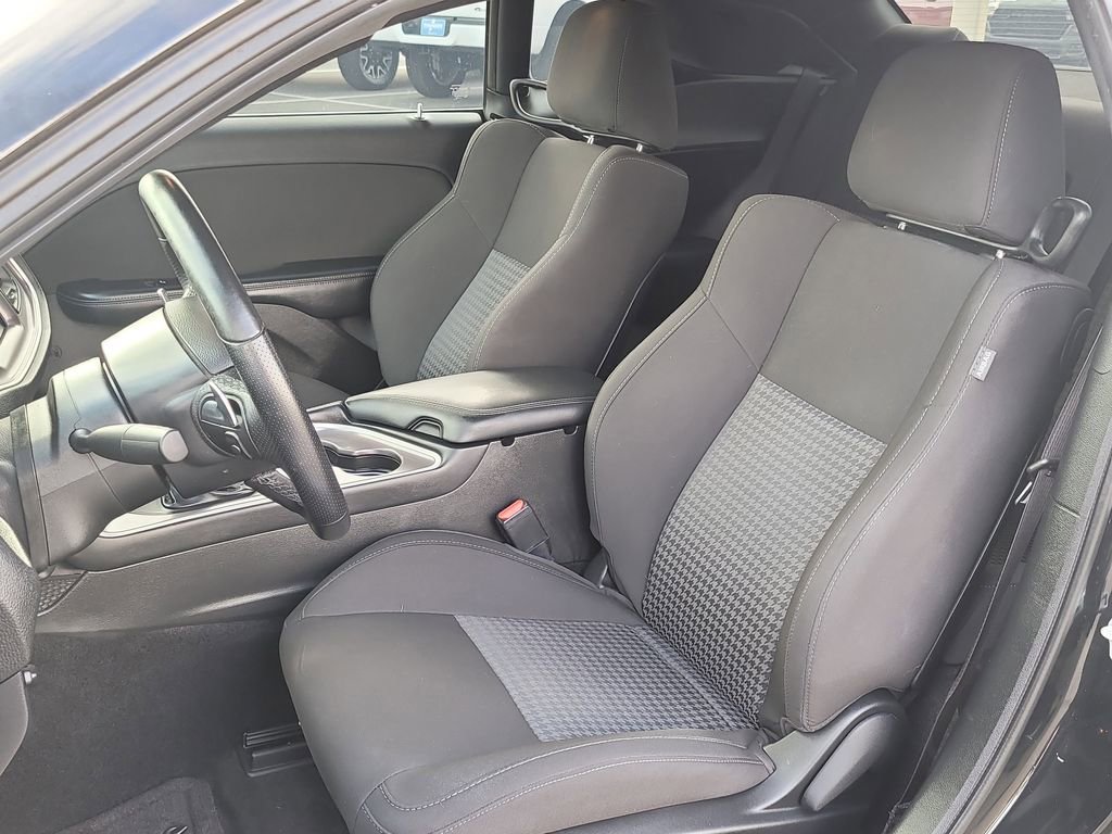 Used 2022 Dodge Challenger R/T w/ Blacktop Package image 11