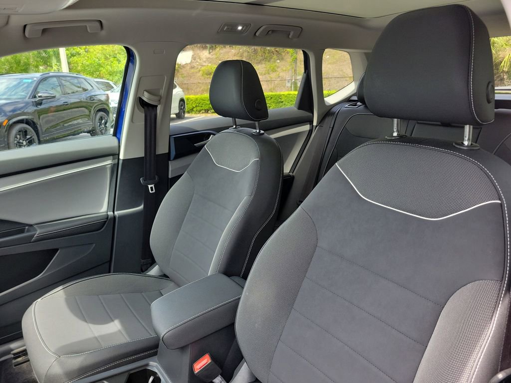 Used 2024 Volkswagen Taos SE image 21
