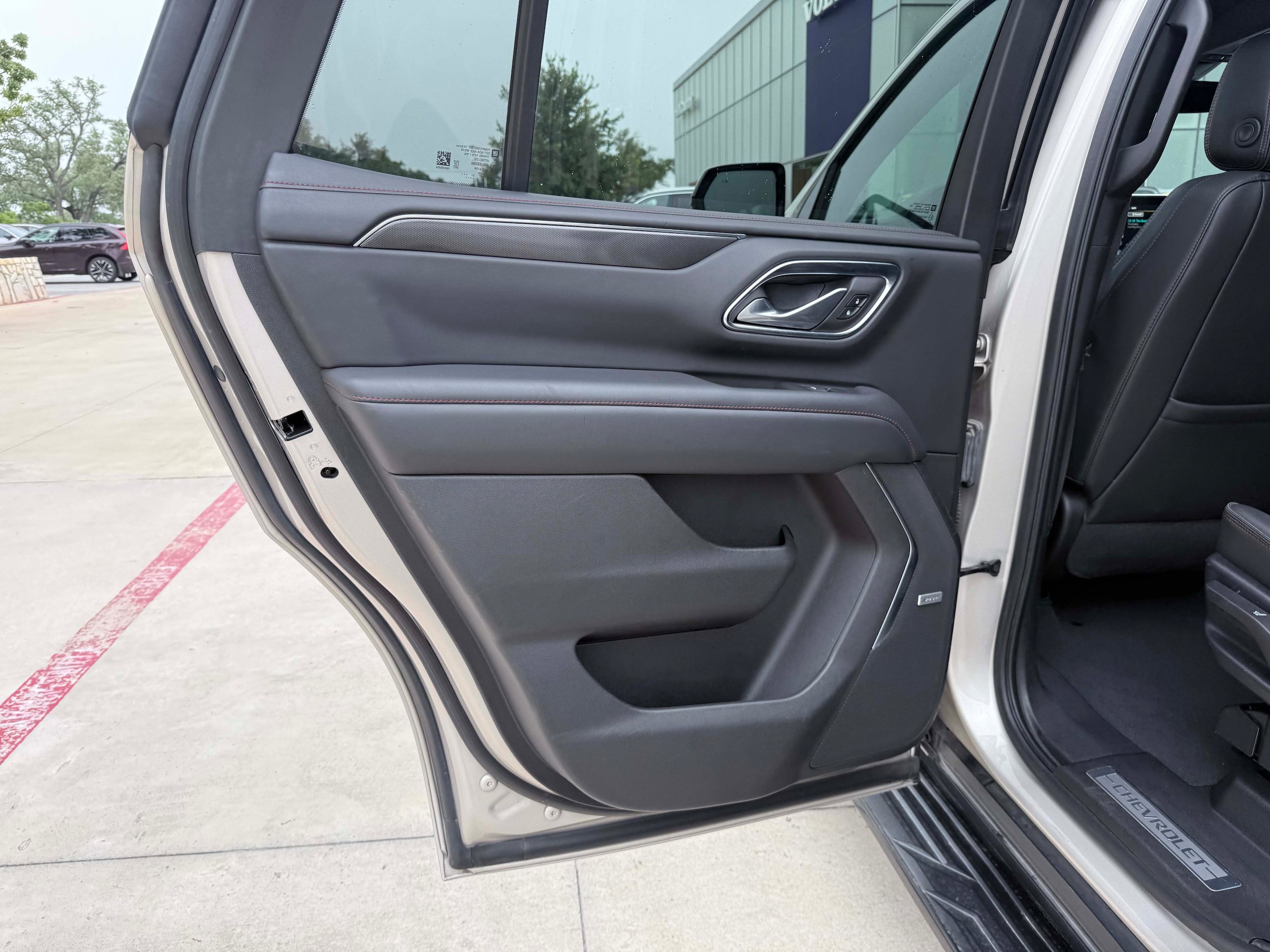 Used 2022 Chevrolet Tahoe RST w/ Luxury Package RWD image 13