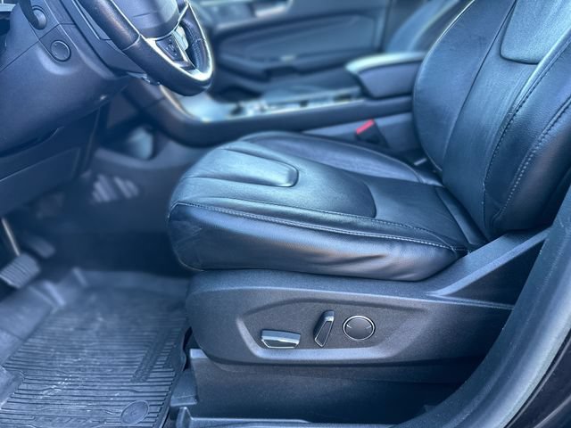 Certified 2019 Ford Edge Titanium w/ Cold Weather Package AWD/4WD image 13