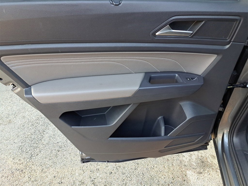 Certified 2021 Volkswagen Atlas SE image 11