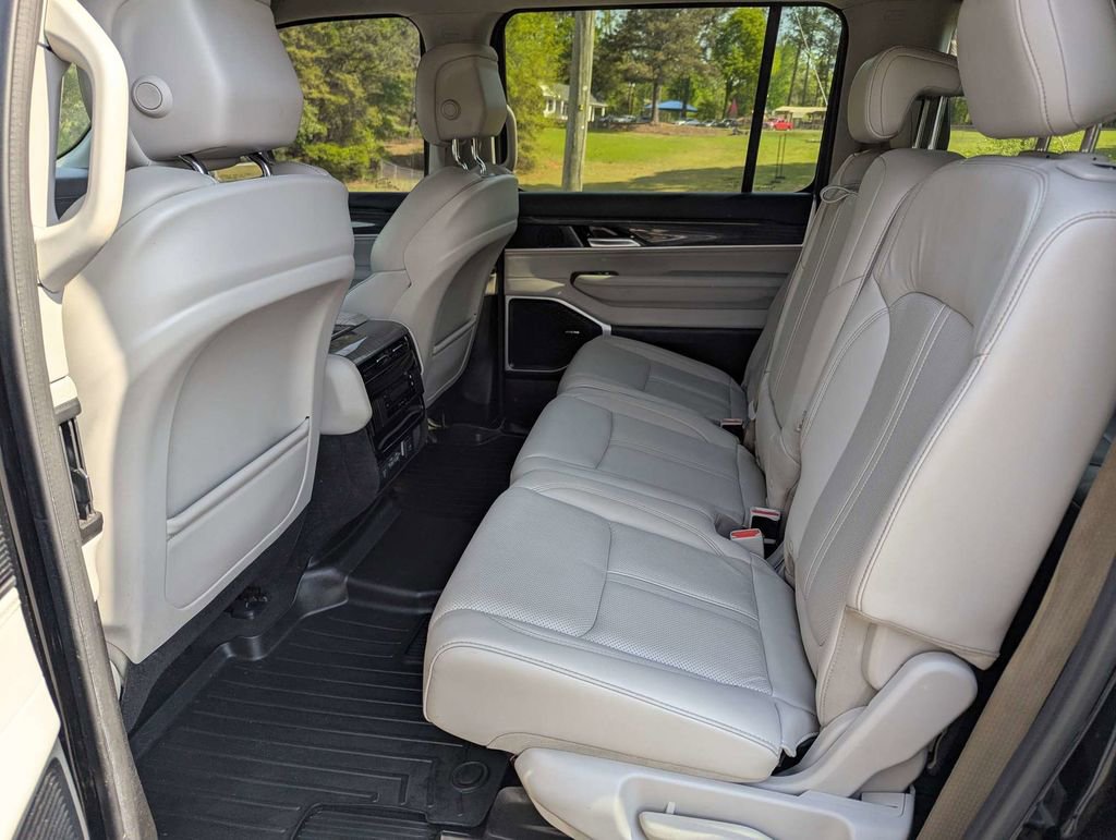Used 2022 Jeep Wagoneer Series II w/ Premium Group I AWD/4WD image 14