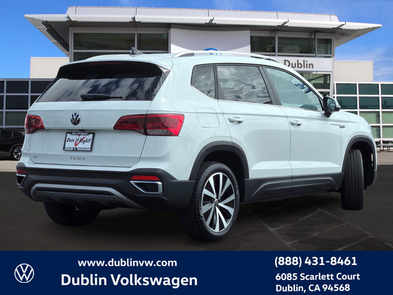 Certified 2023 Volkswagen Taos SE w/ Panoramic Sunroof Package FWD image 4