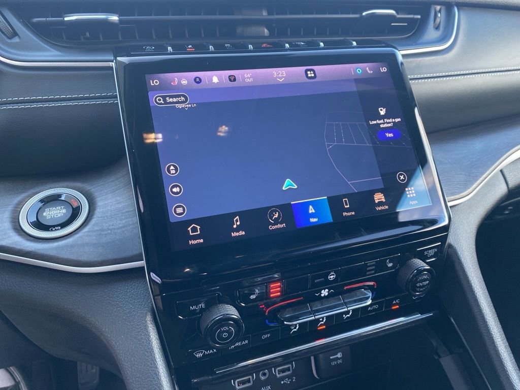 Used 2023 Jeep Grand Cherokee Limited w/ Black Appearance Package image 33