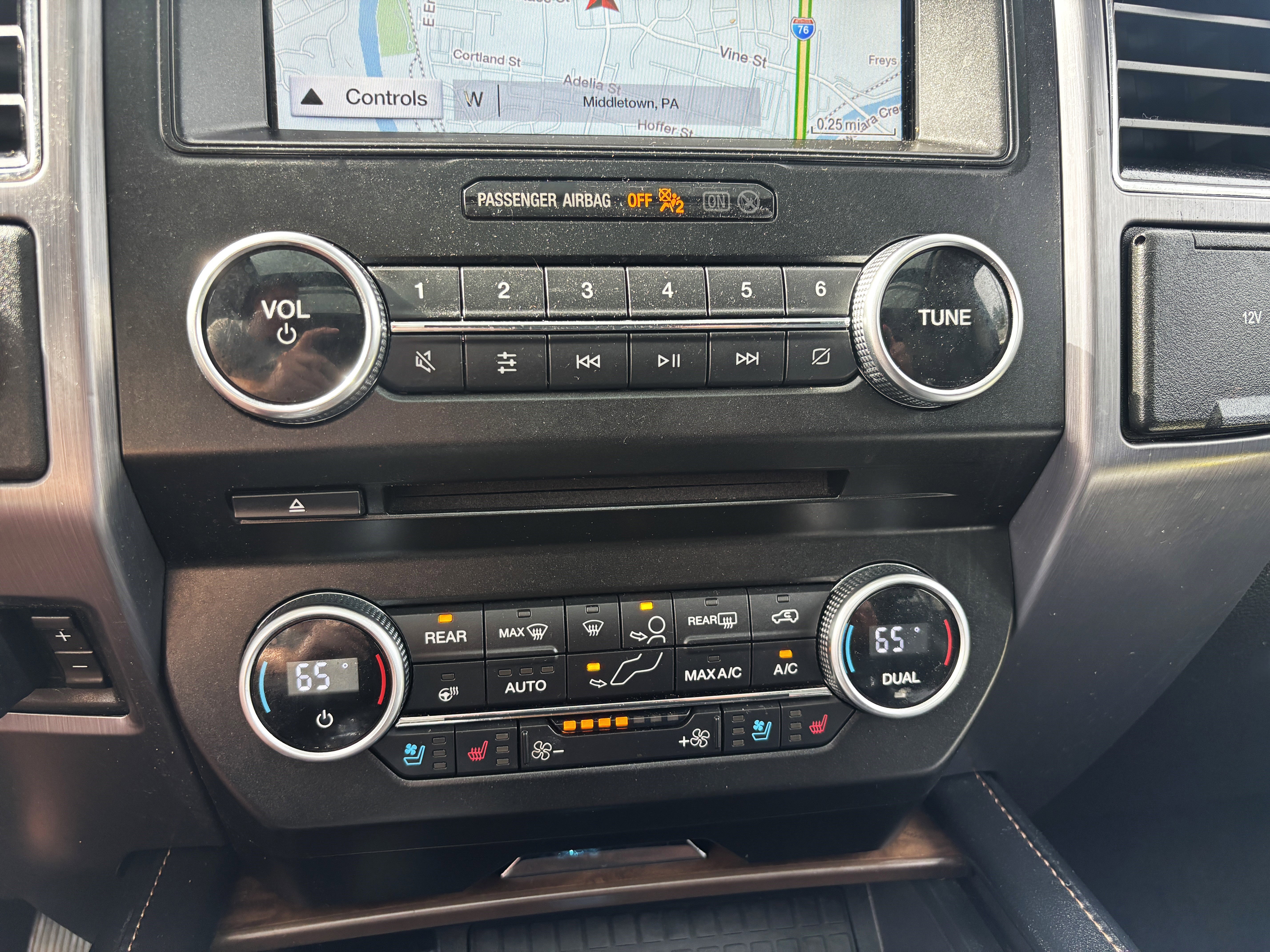 Used 2018 Ford Expedition Max Platinum image 24